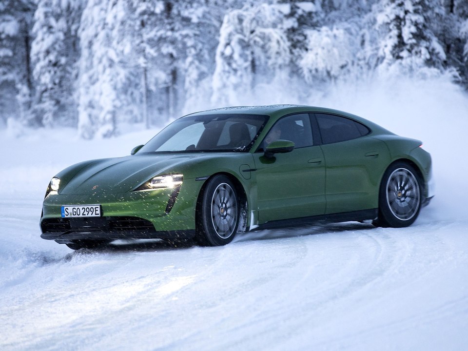 Essai Porsche Taycan 4S sur glace