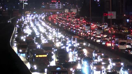İstanbul'da trafik yoğunluğu yüzde 76'ya ulaştı
