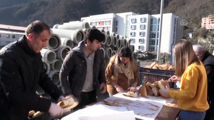 Artvin'deki şenlikte yarım ton hamsi tüketildi