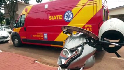 Carro e moto batem no Bairro Cataratas
