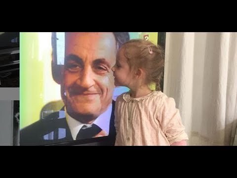 La mère de Carla Bruni dévoile un adorable cliché de Giulia faisant un bisou à Nicolas Sarkozy