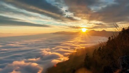 Download Video: Un tapis de nuages formé en Suisse dans les montagnes !