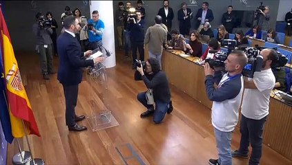 Abascal transmite al Rey su «oposición frontal al Gobierno del Frente Popular» de Pedro Sánchez