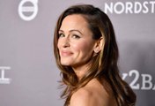 Jennifer Garner Summoned Serious Big Tree Energy With This Enormous Christmas Decoration
