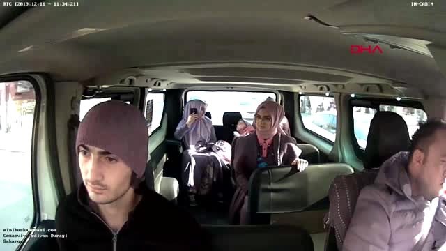 Sakarya dolmuş şoförü boğazına şeker kaçan çocuğu hastaneye yetiştirdi