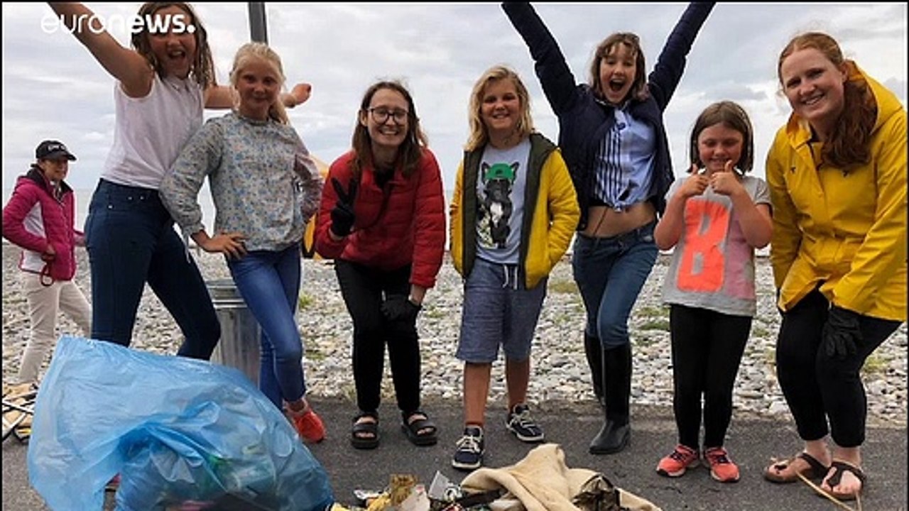 Flossie Donnelly, la Greta irlandese che pulisce le spiagge dalla plastica