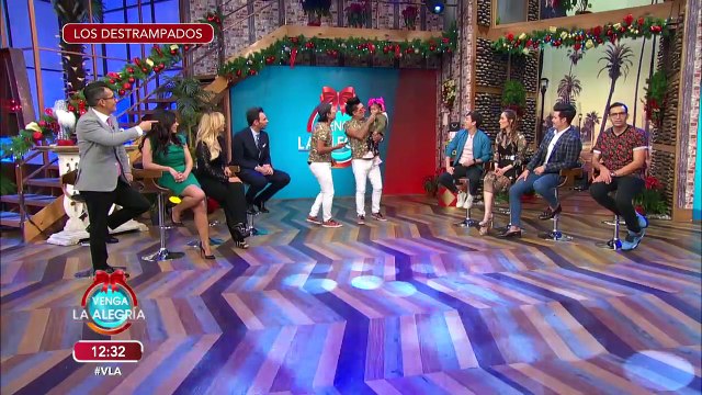 ¡Los Destrampados llegaron bien navideños con sus películas en emojis! | Venga La Alegría