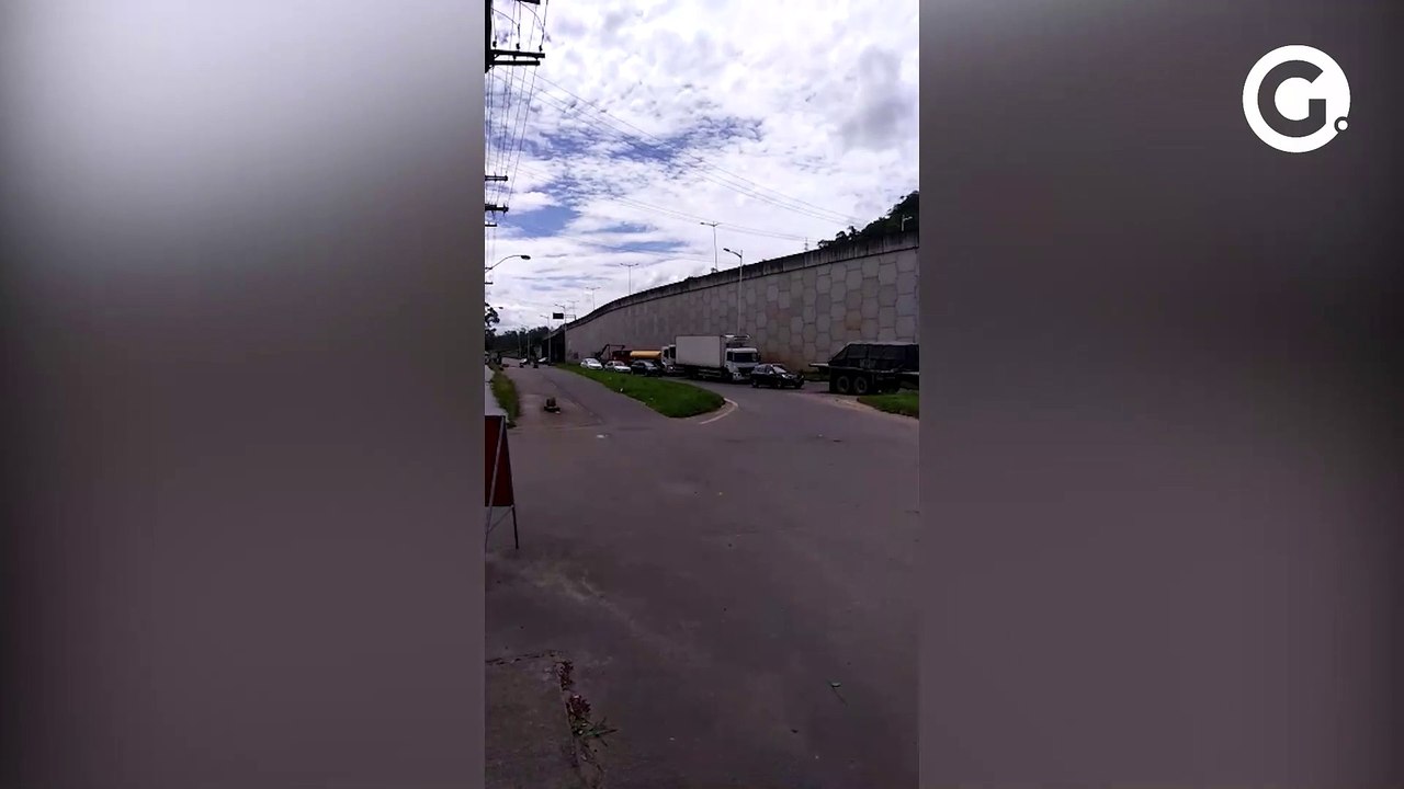 Trânsito congestionado na BR 262, em Cariacica