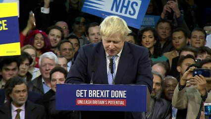 Johnson speaks French during final rally before election