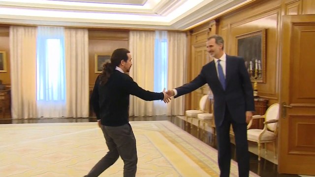 Felipe VI se reúne con Iglesias en la ronda de contactos