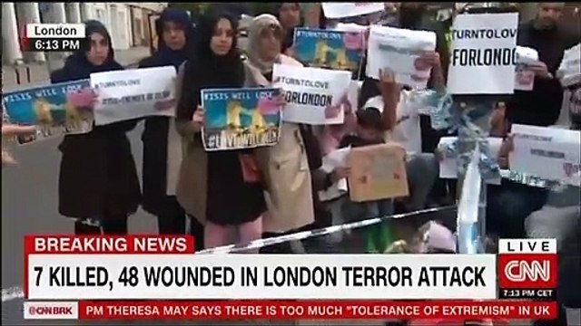 Acusan a la CNN de montar esta falsa protesta de musulmanes contra los ataques