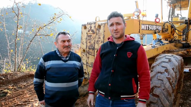 Yaptığı İşleri Parmakla Gösterilen Greyder Ustası