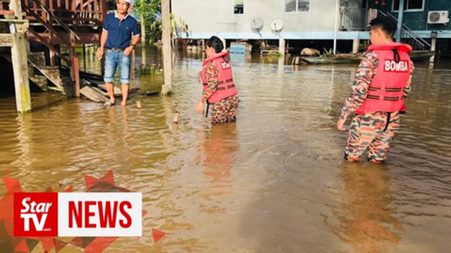 Floods breach five-foot mark in northern Sarawak