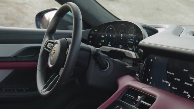 Der neue Porsche Taycan 4S - Einzigartiges Interieur-Design mit breitem Bildschirm-Band