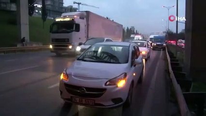 Esenyurt TEM Bağlantı yolunda 7 araçlı zincirleme kaza