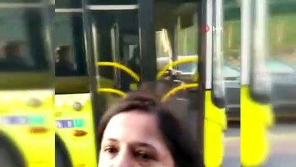 Kadın sürücü karayolunda otobüsünün önünü kesti, yolu trafiğe kapattı