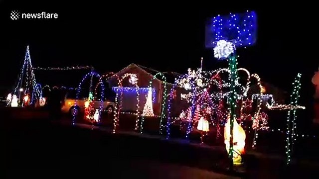 Rockin' US family syncs Christmas house lights to banjo music