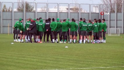 Ali Akman:'Bursaspor'da iyi işler yaparak Avrupa'ya gitmek istiyorum'- Bursaspor'un golcüsü Kubilay Kanatsızkuş:- '3’te 3 yaparak yukarılarda kalmaya çalışacağız'
