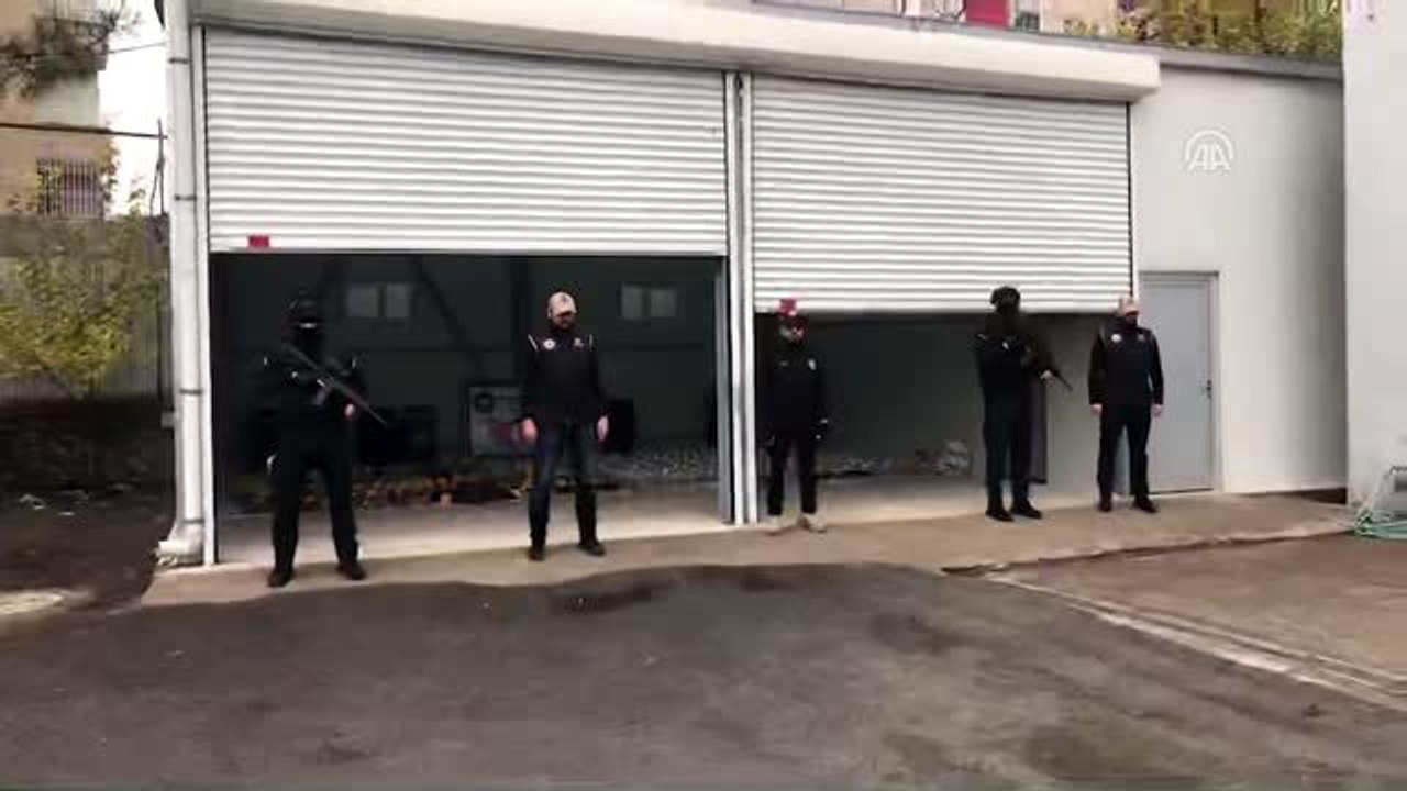 Terör örgütü PKK'ya yönelik operasyonda ele geçirilen silah ve mühimmat  (1)