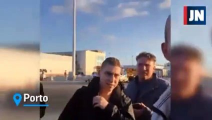 Vídeos mostram adeptos do Feyenoord a causar distúrbios no Porto