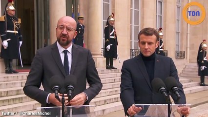 Emmanuel Macron : en col roulé, il crée la polémique