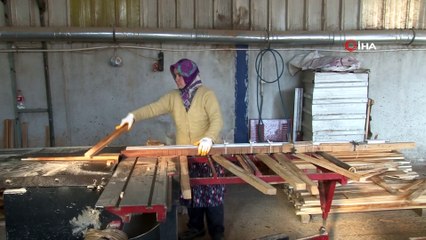 Kereste Fabrikasında Çalışan 10 Kadın, Ev Ekonomisine Katkıda Bulunuyor