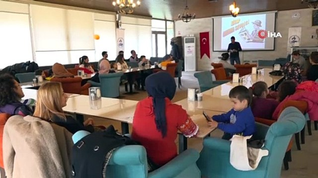 Anne babalar çocukları ile birlikte kitap okudu