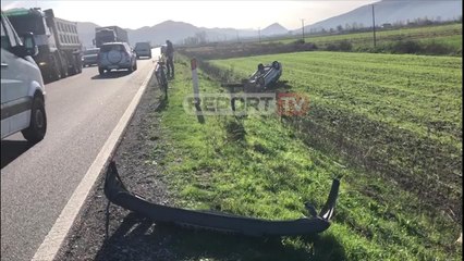 Report TV - Aksident në aksin Lezhë - Shkodër, njëra prej makinave përfundon e përmbysur në arë