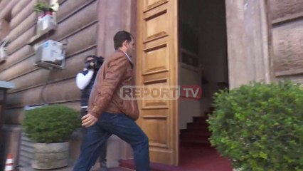 Report TV -Besnik Muçi nuk pyet për vendimin e KPA, paraqitet në Gjykatën Kushtetuese