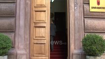 Ora News - Besnik Muçi nuk njeh vendimin e KPA, paraqitet në Gjykatën Kushtetuese { pa koment }