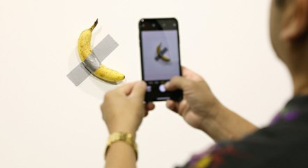 "The Comedian" : voici qui se cache vraiment derrière la banane à 120 000 euros