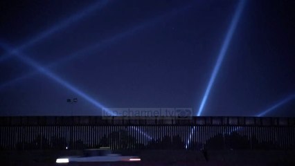 Muri kalohet me drita në kufirin mes SHBA dhe Meksikës