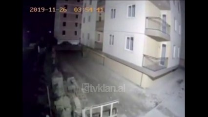 Shikoni si tundet pallati, kamera e sigurise ka filmuar momentet e renies se termetit