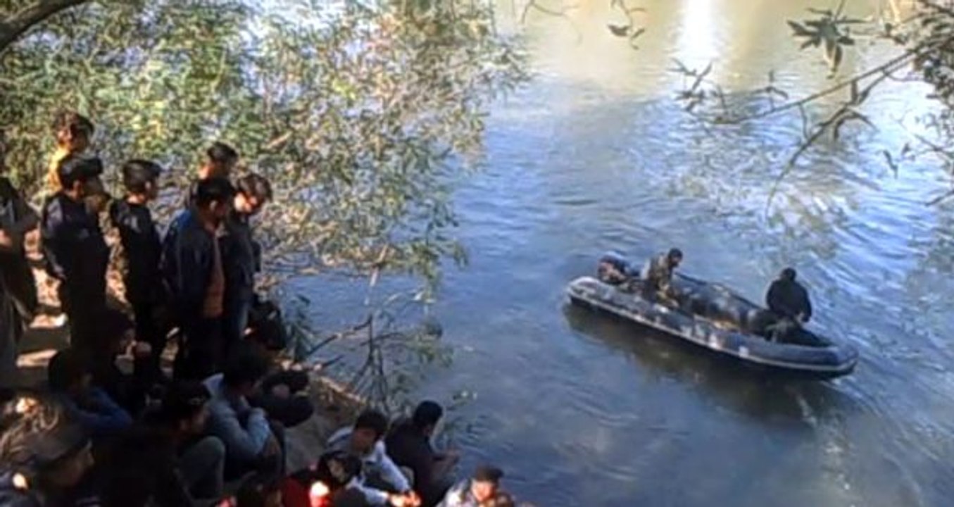 Son dakika: Yunan askerleri göçmenleri Türkiye sınırına böyle taşımış! Görüntüler ortaya çıktı