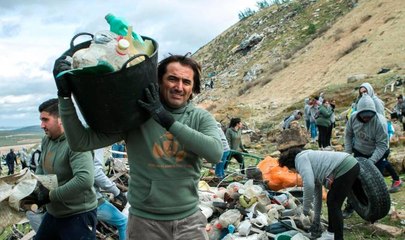 La jornada de limpieza del paraje “La Quinta” en Osuna convocada por Álvaro Moreno ha reunido a más de 500 voluntarios