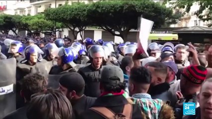 Algeria: Thousands rally against the vote to boycott election