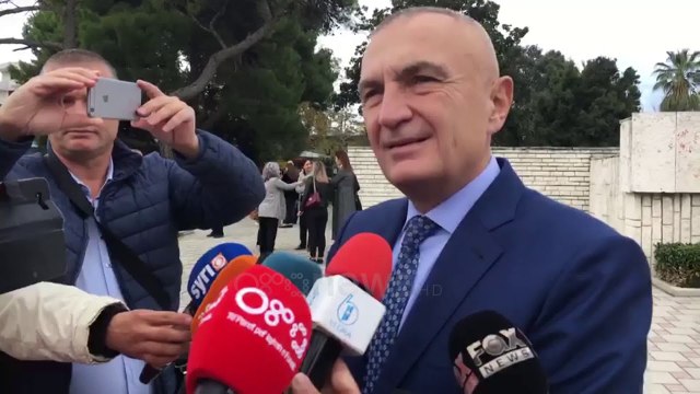 Ora News - Meta shtrëngon dorën me Ramën: Politika duhet të jetë e bashkuar si asnjëherë tjetër