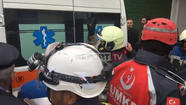 Report TV - Nxirret i pajetë një 54 vjeçar nga rrënojat e hotel 'Mira Mare' në Durrës