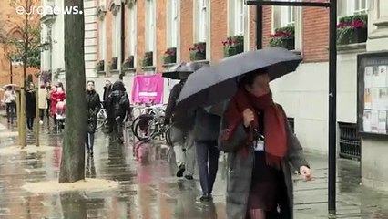 Mαζικά στις κάλπες οι Βρετανοί