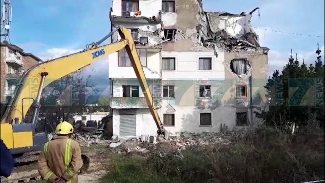 IKMT PRISH PALLATET E DEMTUARA NGA TERMETI NE THUMANE - News, Lajme - Kanali 7