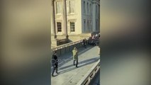 Ora News - Publikohen pamjet e vrasjes së agresorit në Urën e Londrës