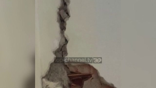 Pamje të frikshme/ Tërmeti “çan” muret e shkollës “Kongresi i Lushnjes” në Tiranë