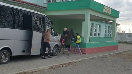 Download Video: Rinisja e mësimit/ Vetëm 8 fëmijë në Velipojë rikthehen në bankat e shkollës