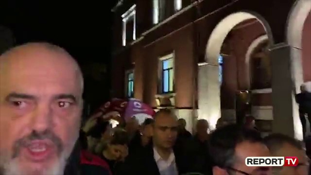 Report TV -Banori i ankohet se i kanë marrë gruan, reagimi i Ramës është epik