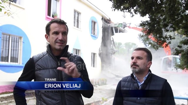 Bashkia shkaterron plotesisht shkollen e Pezes
