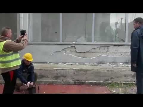 Ora News - Durrësi pas tërmetit, shembet pallati 6 katësh me shpërthim të kontrolluar