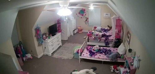 هاكرز يخترق كاميرا حجرة طفلة بأمريكا ويعرض عليها الصداقة