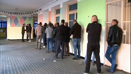 وسط انقسام شعبي ومظاهرات واسعة.. إغلاق مراكز الاقتراع بانتخابات الرئاسة الجزائرية
