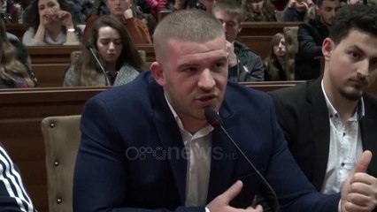 Ora News - Debati për kartat, studentët e “Luigj Gurakuqit” kritika bashkisë e universitetit