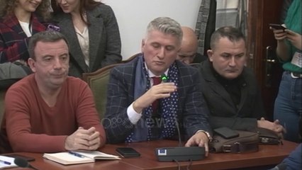 Ora News - "Republika e Shqipërisë po shndërrohet në sullnatatin e Arrnaut istanit"